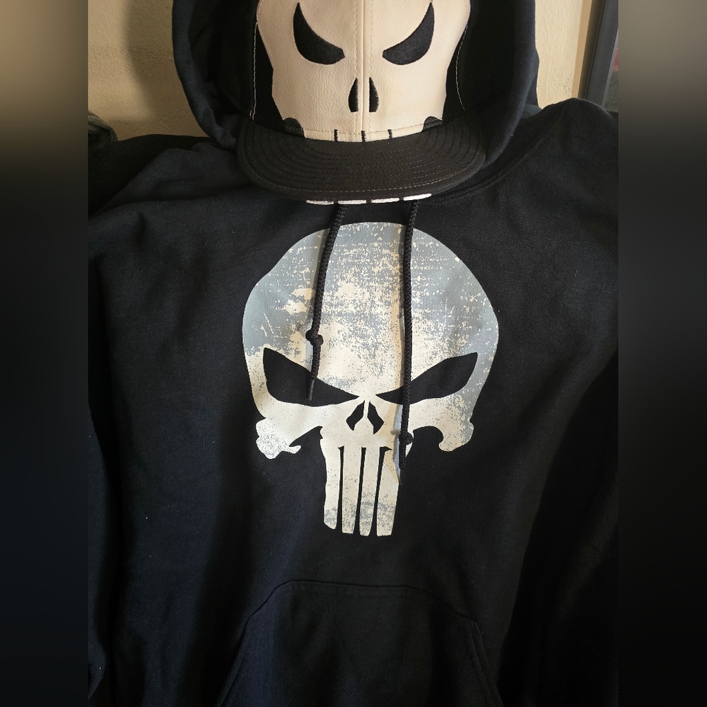 Punisher by Marvel hoody & Fitted 7 5/8 new no tags large